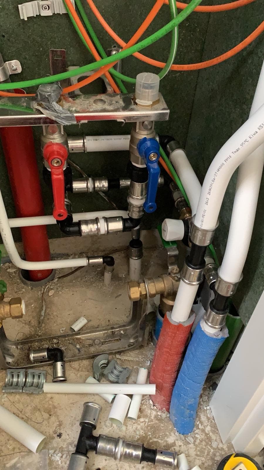 Ventilatie-aansluiting met DUCO regelklep en nette leidinginstallatie